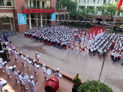 Lễ Khai giảng năm học mới 2014 -2015 của Trường Tiểu học Bạch Mai, quận Hai Bà Trưng, Hà Nội.